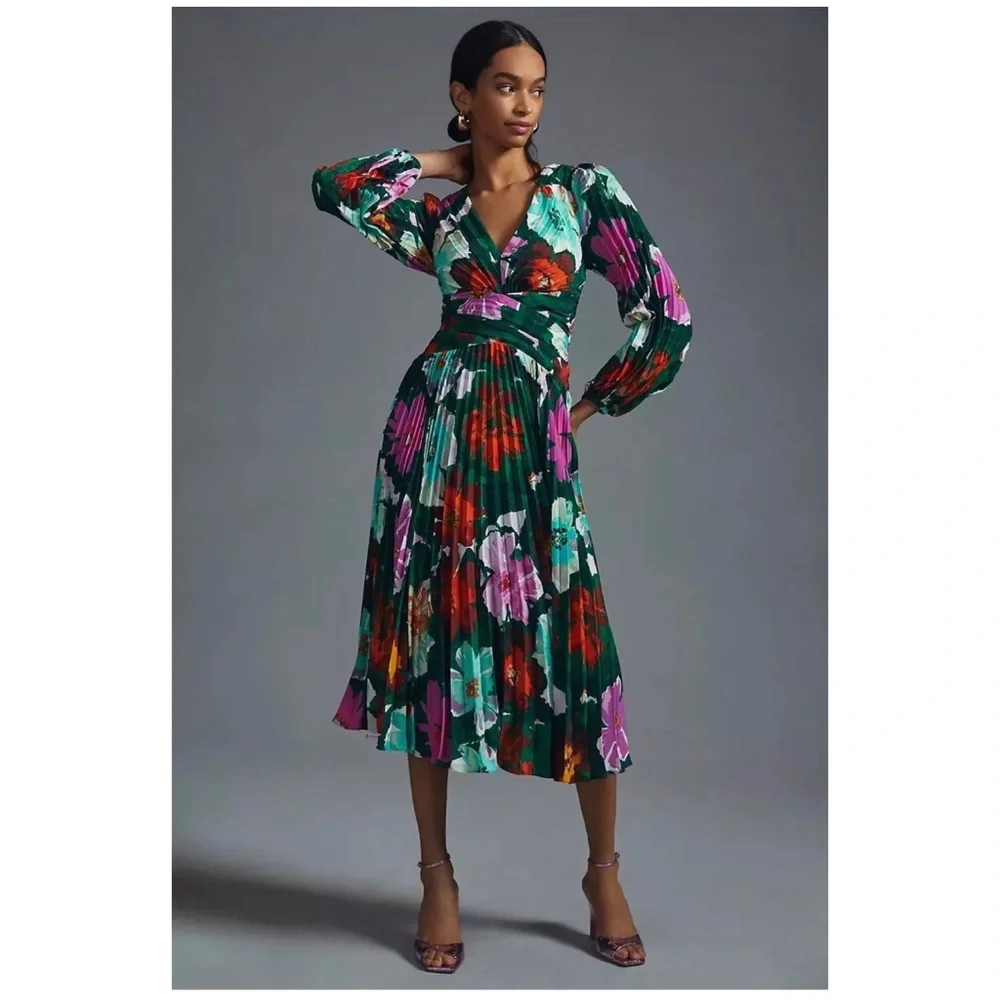 Anthropologie By Anthropologie
Pleated V-Neck Dress Size 4 - Picture 4 of 10